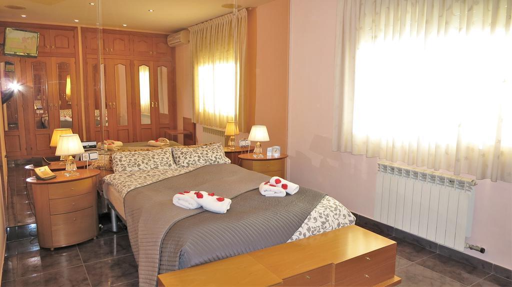 Villa Carolina Mataro Room photo